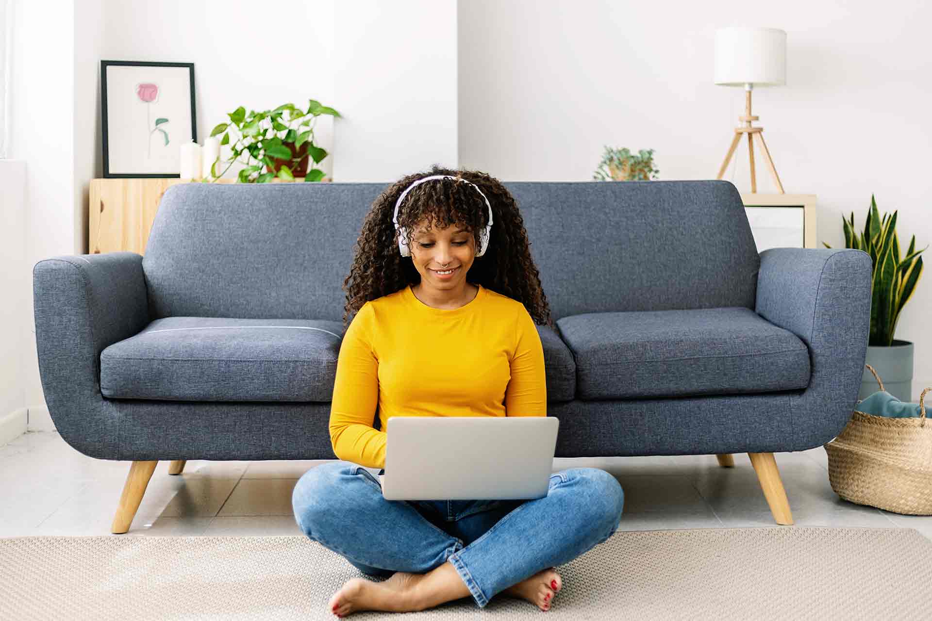 Élève en train de suivre la formation à distance en comptabilité de l'ENCG