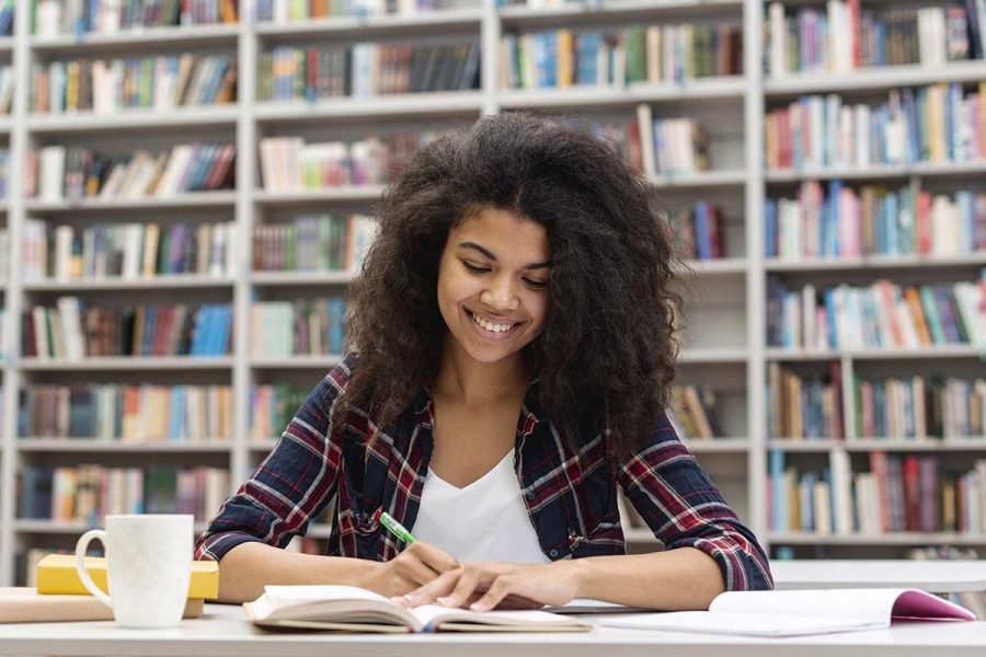 Etudiante en train de préparer l'examen du DCG