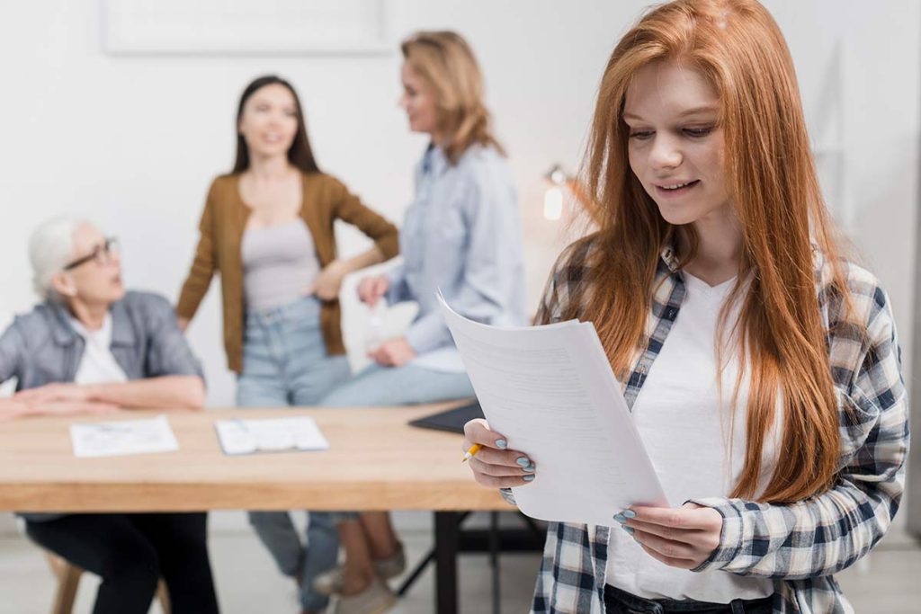 Étudiante ENCG ayant trouvé son stage BTS CG
