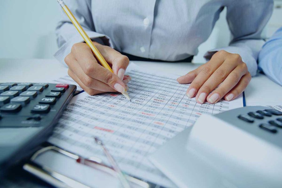 Etudiant en examen de TP gestionnaire comptable et fiscal.