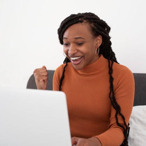 Femme ayant trouvé un abondement cpf pour sa formation comptabilité à l'ENCG