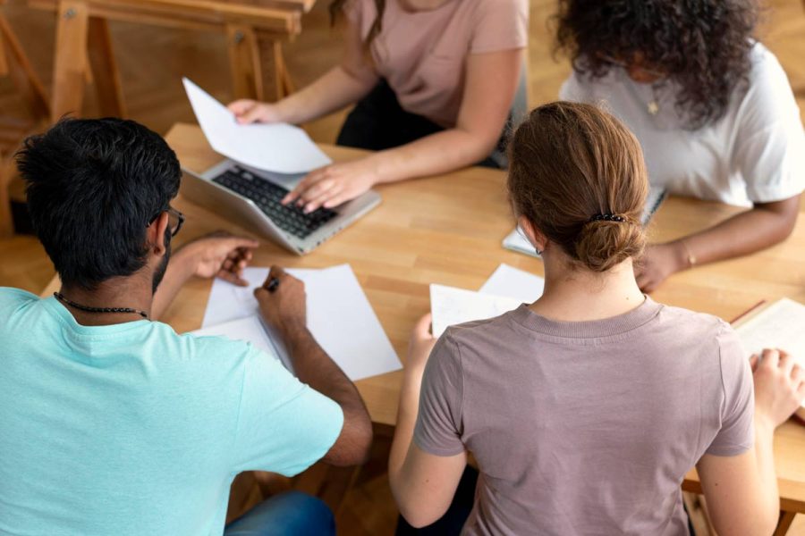 Étudiants recherchant une formation assistant comptable gratuite