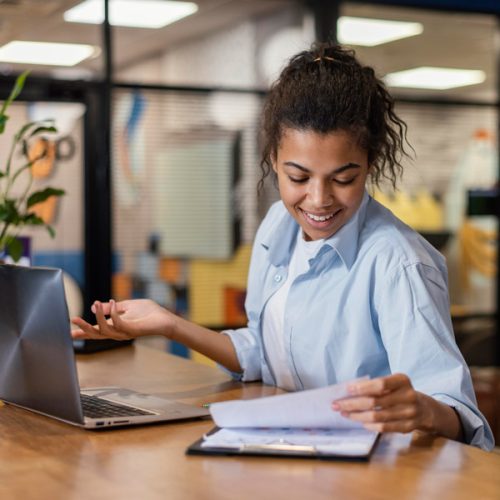 Étudiante ayant financée ses études à distance avec ses fonds personnels