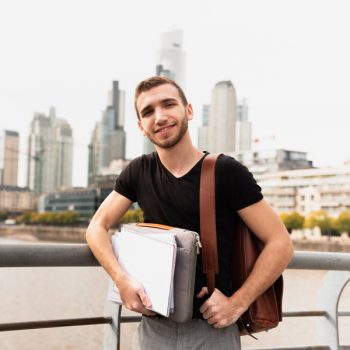 Étudiant de l'ENCG en alternance à l'étranger grâce au programme mobilité de l'école