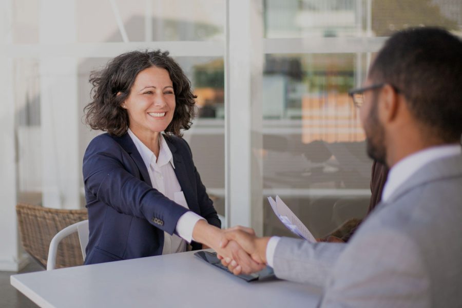 Christelle Rabedon donnant son témoignage sur son TP Comptable Assistant