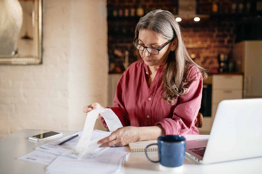 Une femme en reconversion qui se demande que faire après un tp gestionnaire de paie