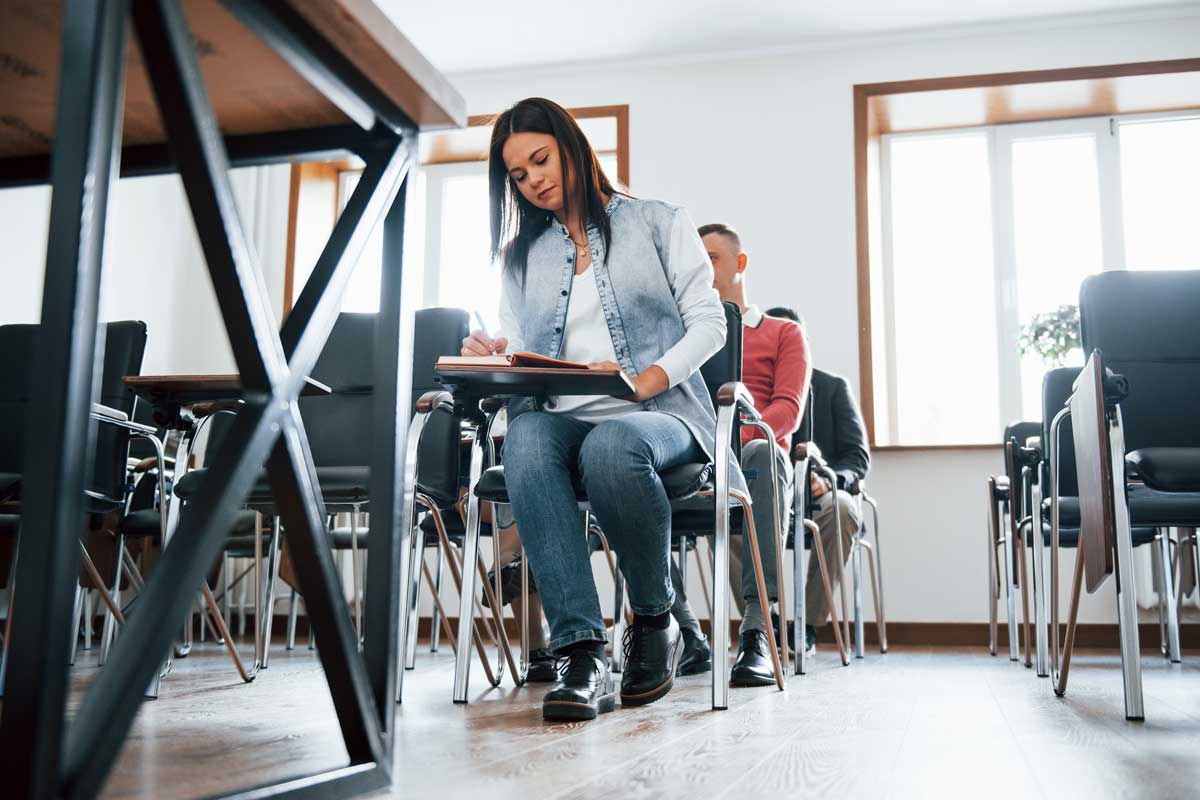 Étudiants qui passent l'examen de bts cg et qui attendent les résultats bts cg