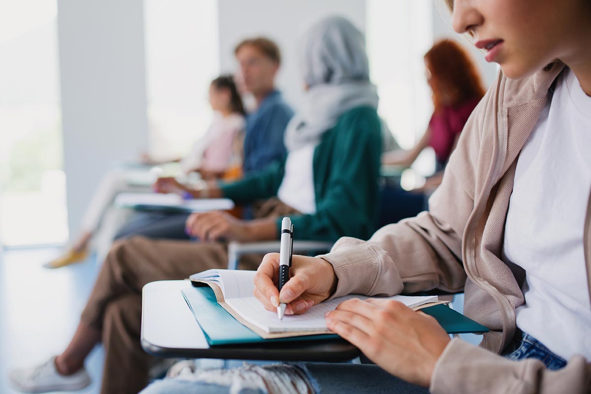 Etudiants qui passent l'examen UE7 du DCG.