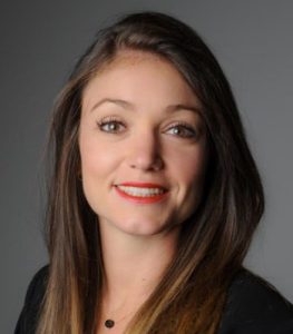 Portrait de Julie Belrivo, diplômée du TP Assistant Comptable.