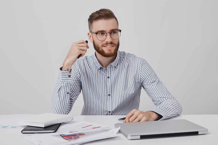 Un comptale sur ses missions quotidiennes à son bureau