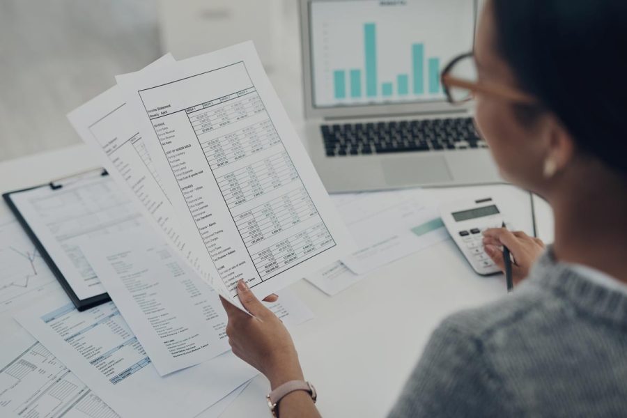 Professionnelle comptable impactée par la réforme PCG 2025