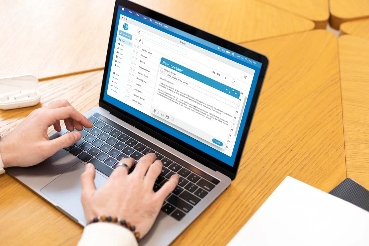 Étudiant qui candidate en alternance par mail au dernier moment