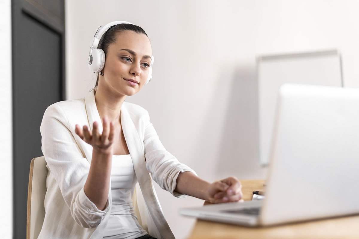 Une étudiante en formation BTS CG en alternance à distance.