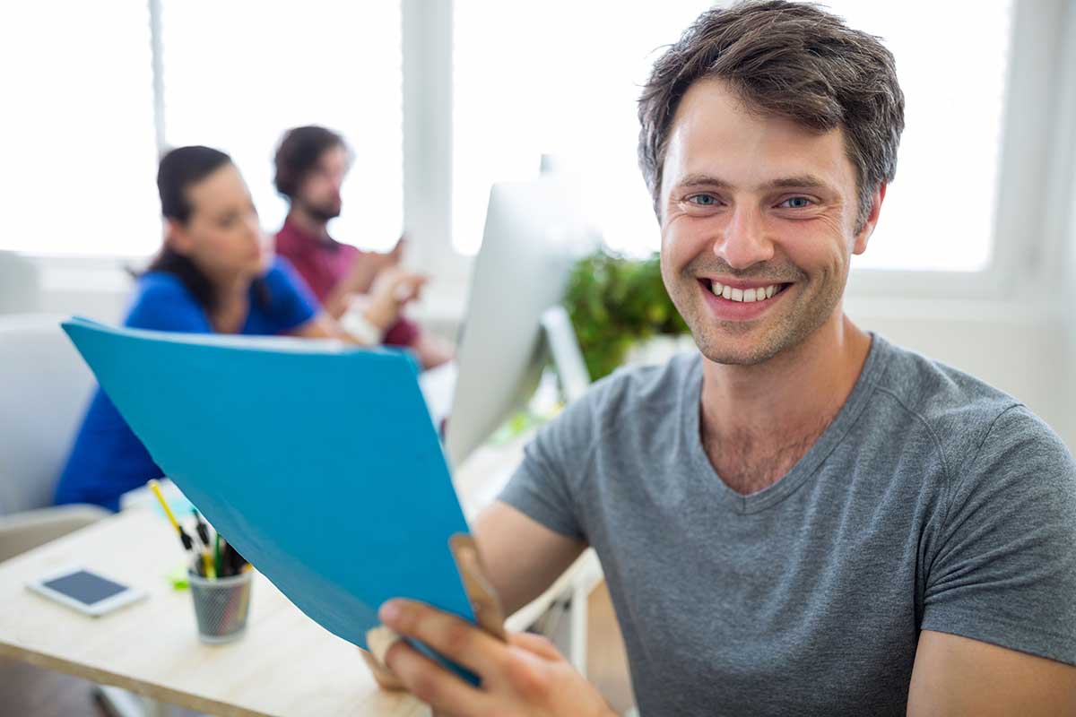 Un étudiant connaît à l'avance son futur salaire DCG en alternance grâce à l'ENCG.