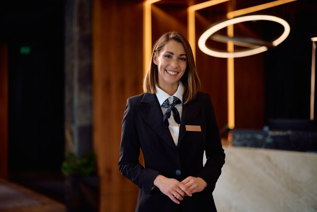 Une femme expert-comptable dans le secteur de l'hotellerie