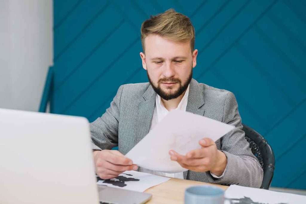 Un trésorier en mission selon sa journée type