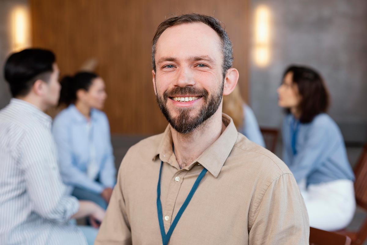 Homme collaborateur social en fonction publique