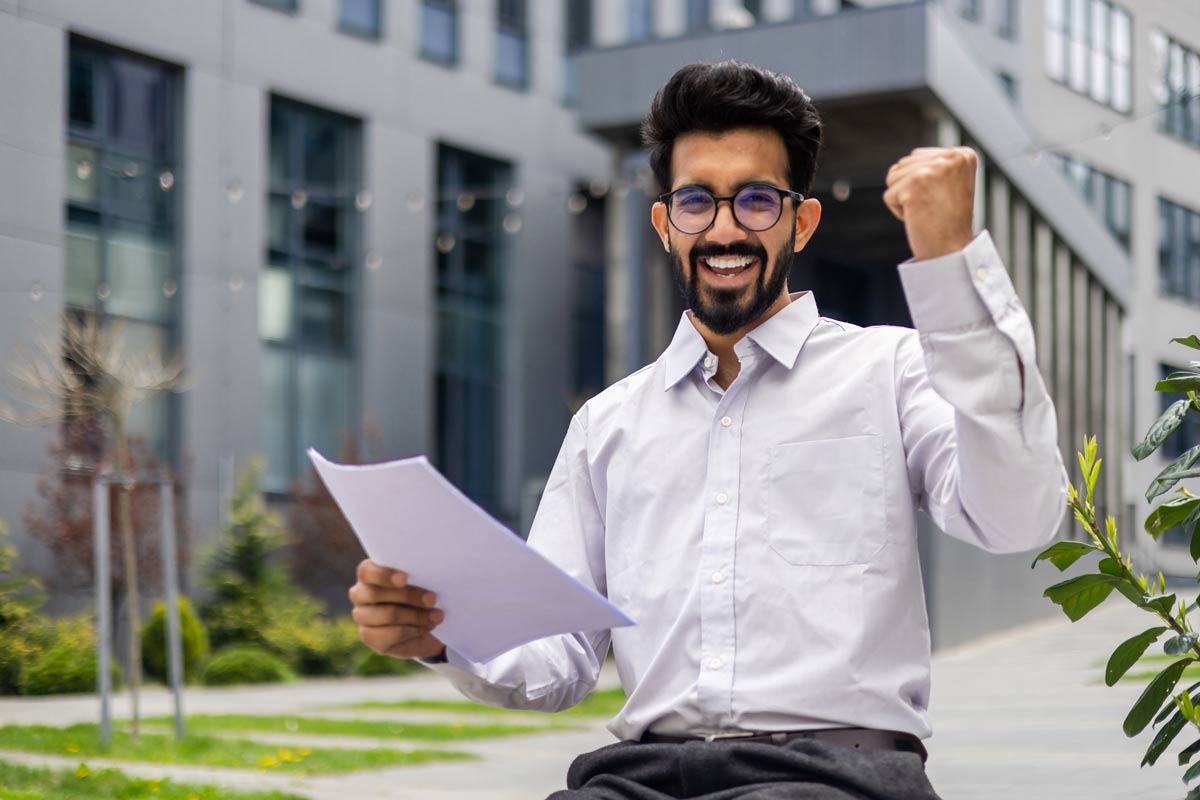 Étudiant avec ses résultats DCG 2026