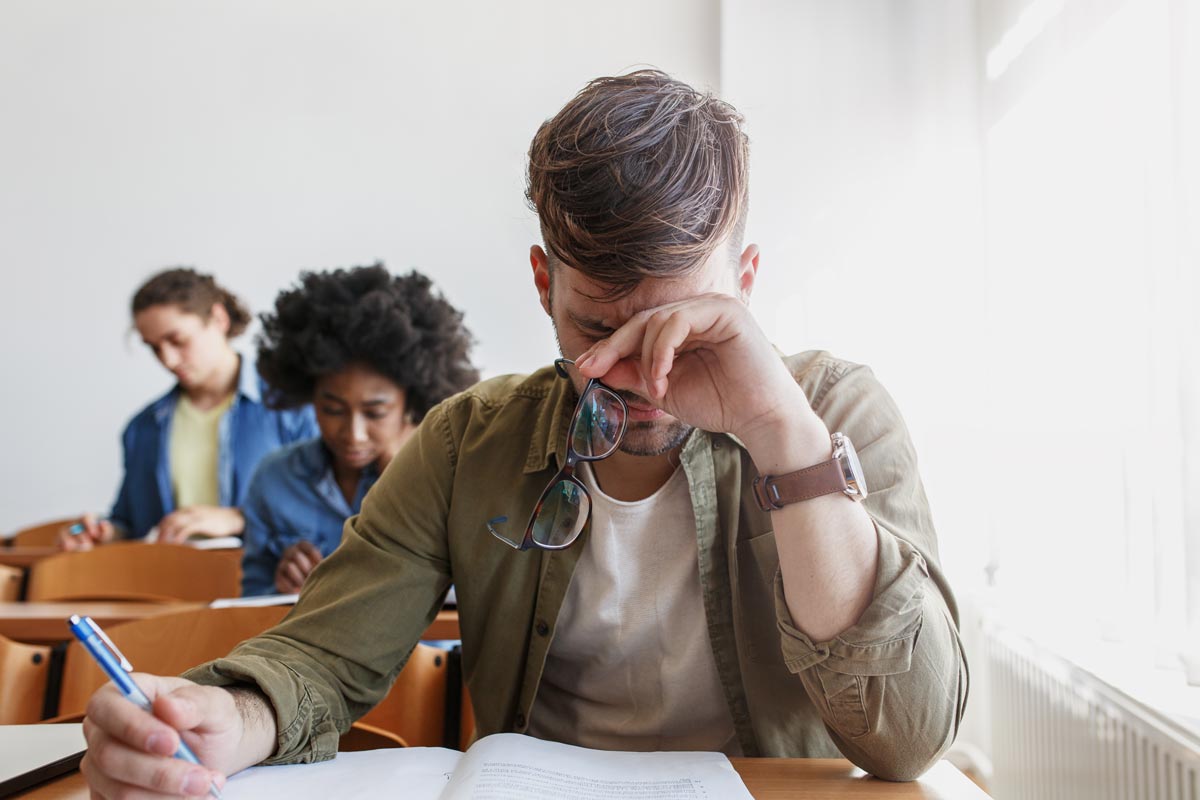 Étudiant ayant raté son examen se demandant que faire avec un DCG non validé