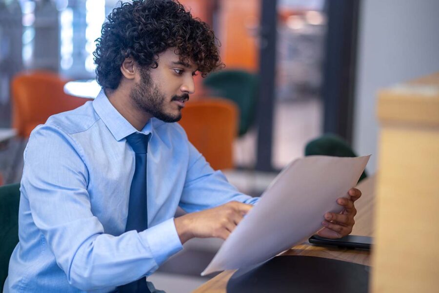 Un homme avec un bon salaire dans la finance