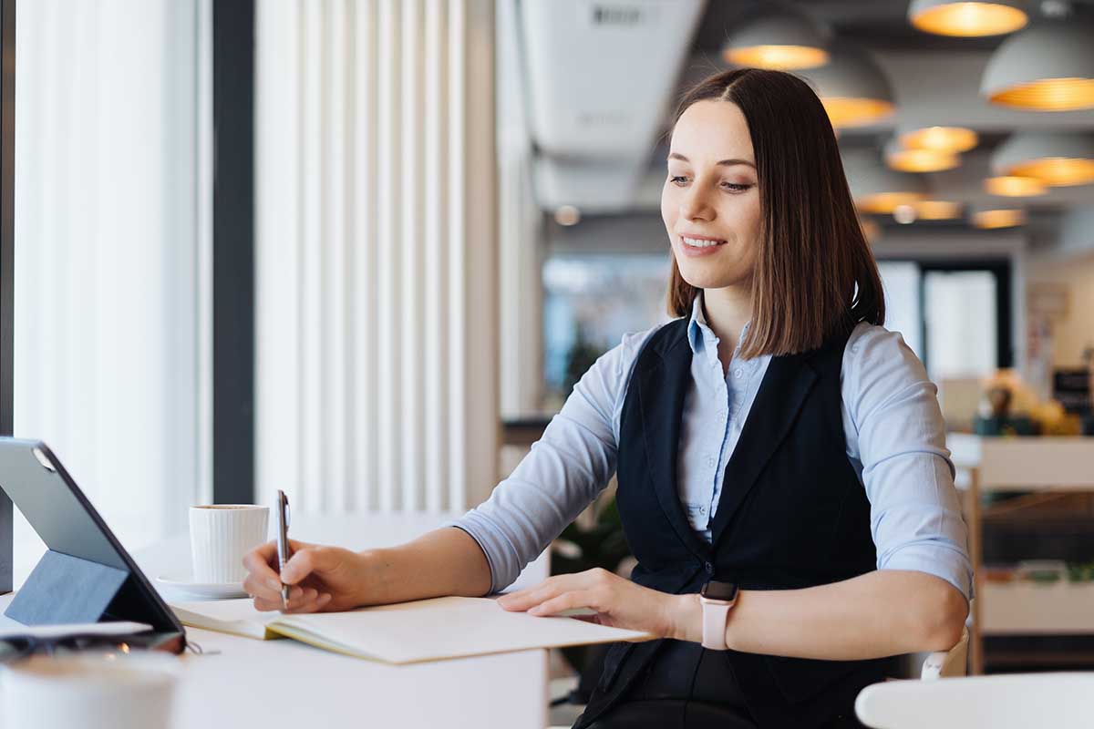 Une alternance calcule combien elle va recevoir chaque mois pour son salaire pendant sa formation TP assistant comptable.