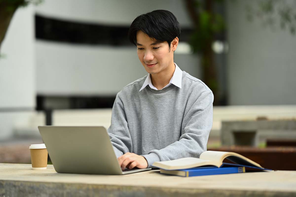 Un étudiant satisfait de la correction de l'UE 10 de 2026 du DSCG.
