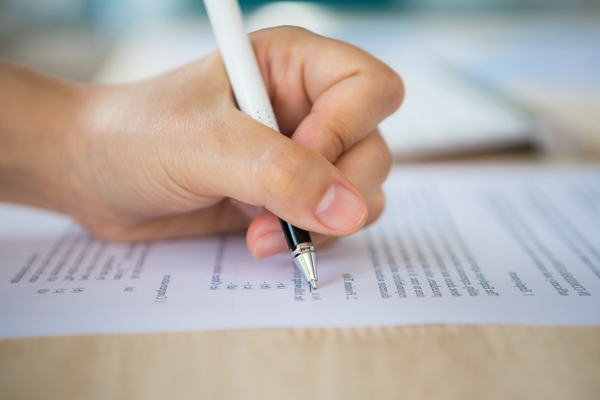 Étudiant en train de passer son examen DSCG