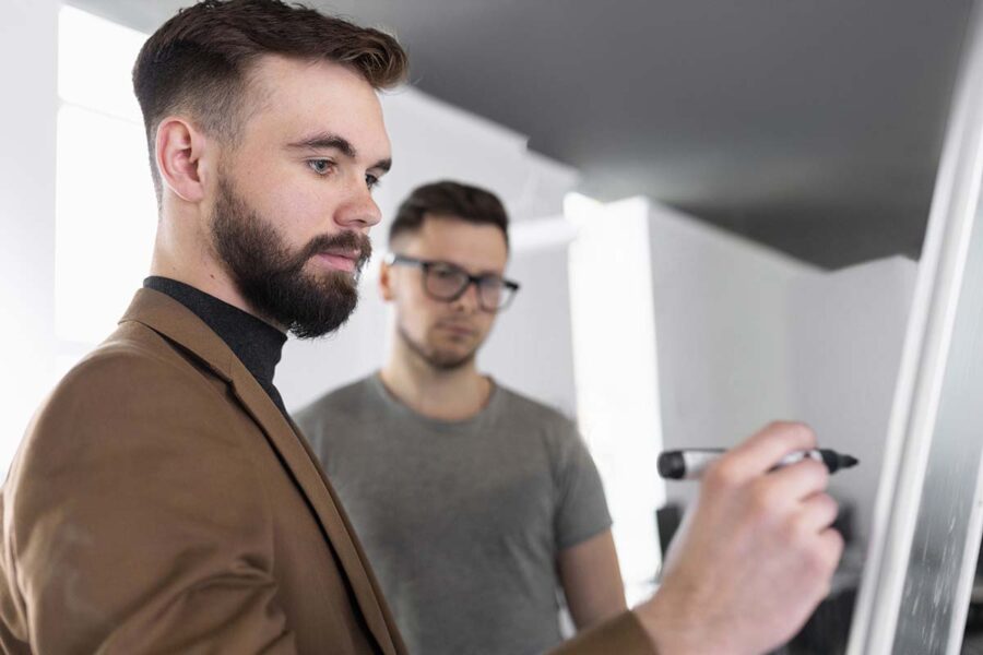 Deux étudiants calculent le prix du DSCG.