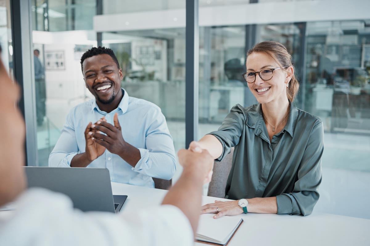 Recruteurs en train de recevoir des candidats pour un recrutement en comptabilité en 2026