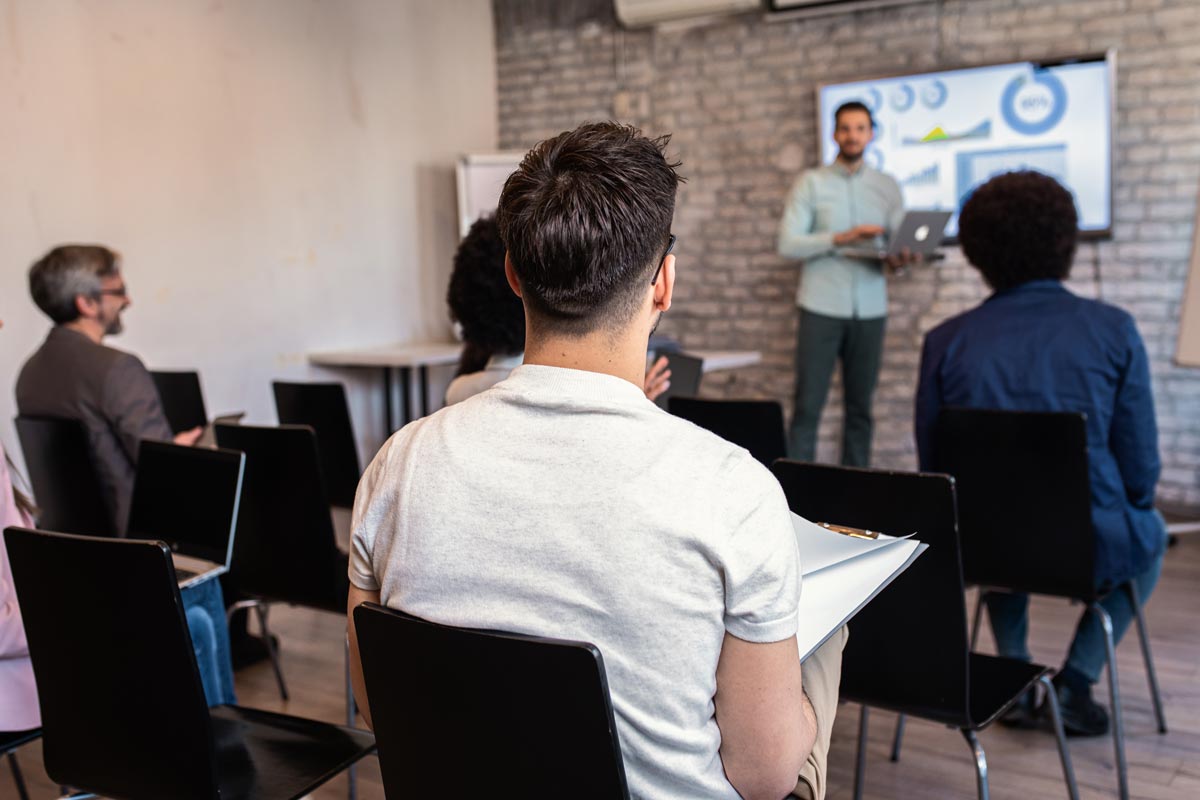 Salariés en train de suivre une formation professionnelle comptable avec la fin de la subrogation opco 2026